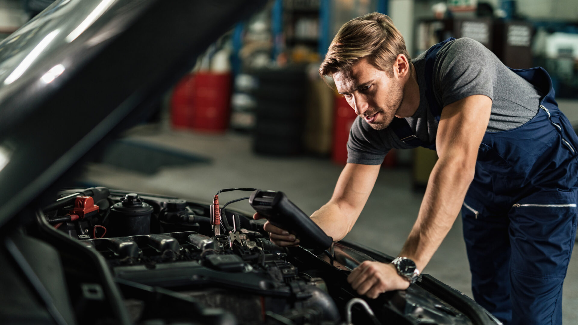 Mobile Car Battery Service in Dubai
